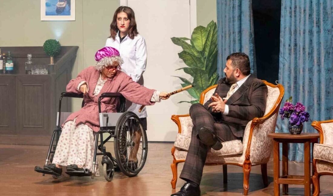 Manavgat Belediyesi Kent Tiyatrosu, yeni sezon için kadrosuna katılacak oyuncu