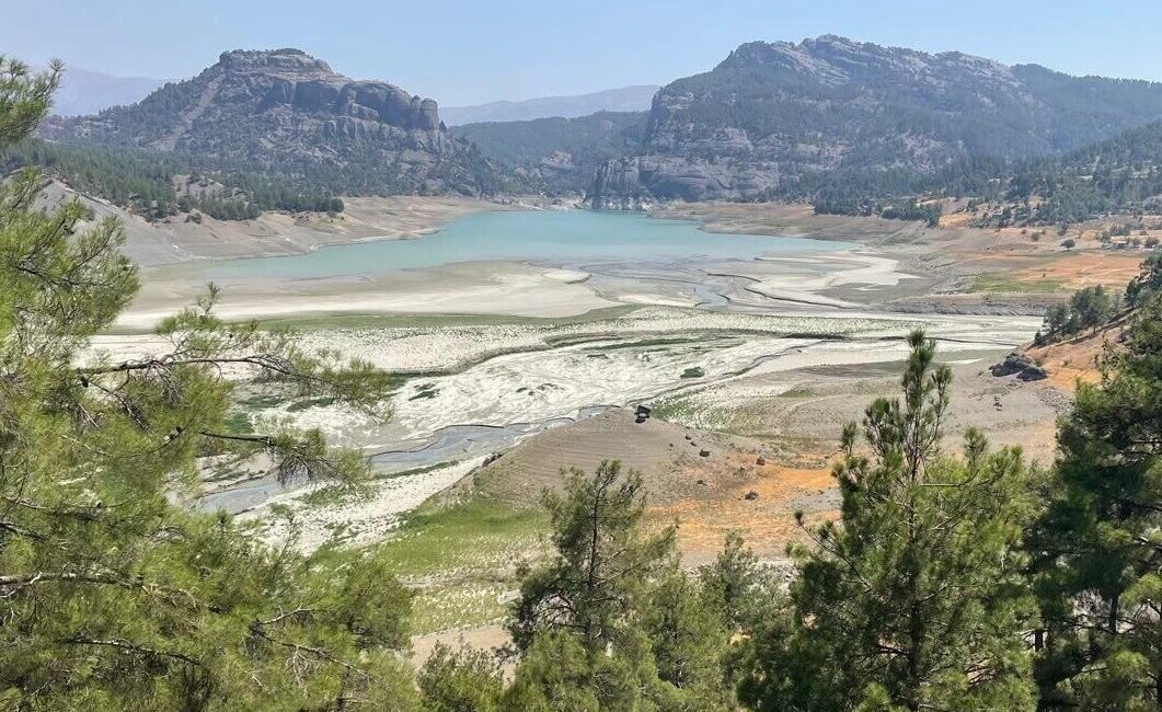 Kahramanmaraş’ta Menzelet Barajı’ndaki doluluk oranı yüzde 45 seviyelerine geriledi. Kahramanmaraş’ın
