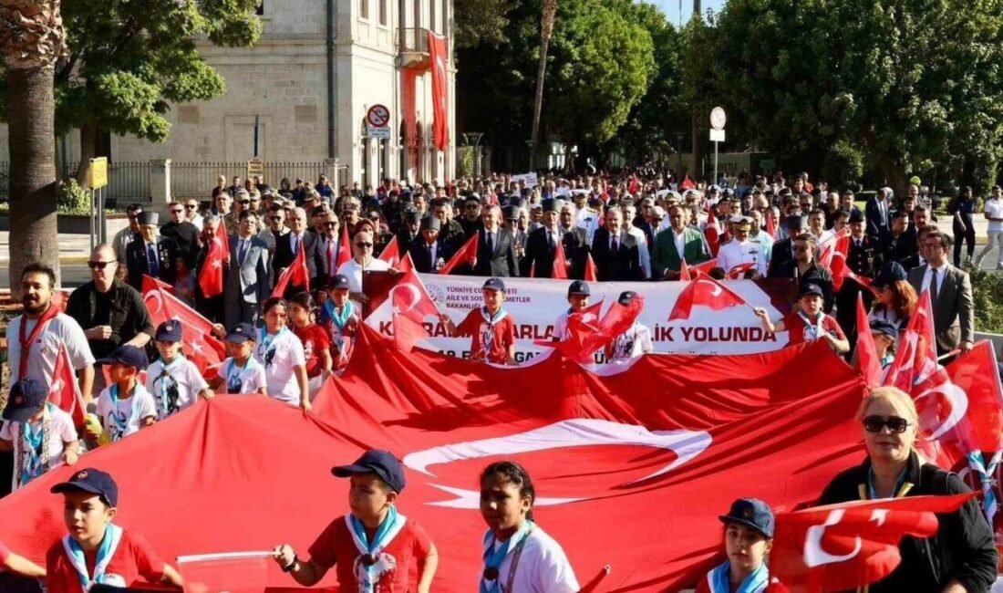 Mersin’de 19 Eylül Gaziler Günü, düzenlenen tören ve yürüyüşlerle kutlandı.