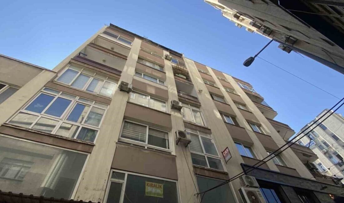 Mersin’de psikolojik sorunları olduğu öğrenilen 73 yaşındaki şahıs, 7 katlı