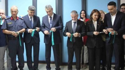 Mersin’de gençlerin ders çalışacağı, kitap okuyacağı ve sosyal etkileşimde bulunacağı