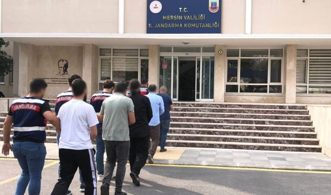 Mersin İl Jandarma Komutanlığı ekipleri, aranan şahıslara yönelik düzenlediği operasyonlarda
