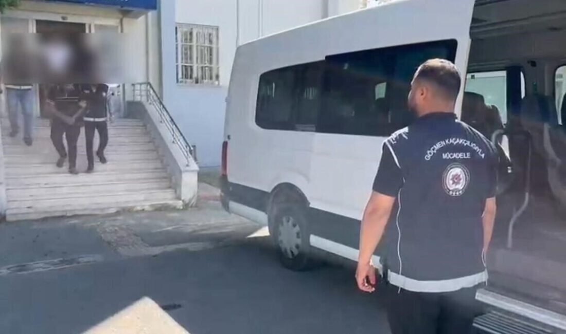 Mersin’de göçmen kaçaklığı operasyonunda yakalanan 4 organizatör tutuklandı, 14 düzensiz