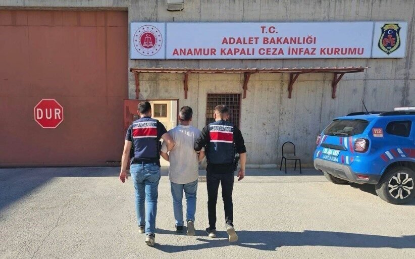 Mersin’in Bozyazı ilçesinde jandarma ekiplerince düzenlenen operasyonda, uyuşturucu ticareti yaptığı