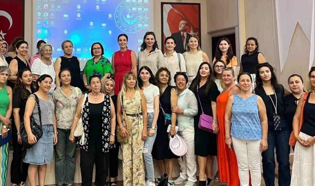 Antalya’da Muratpaşa Belediyesi’nin Kadın Kooperatifleri Ürün Satış Mağazası’nda yer alan