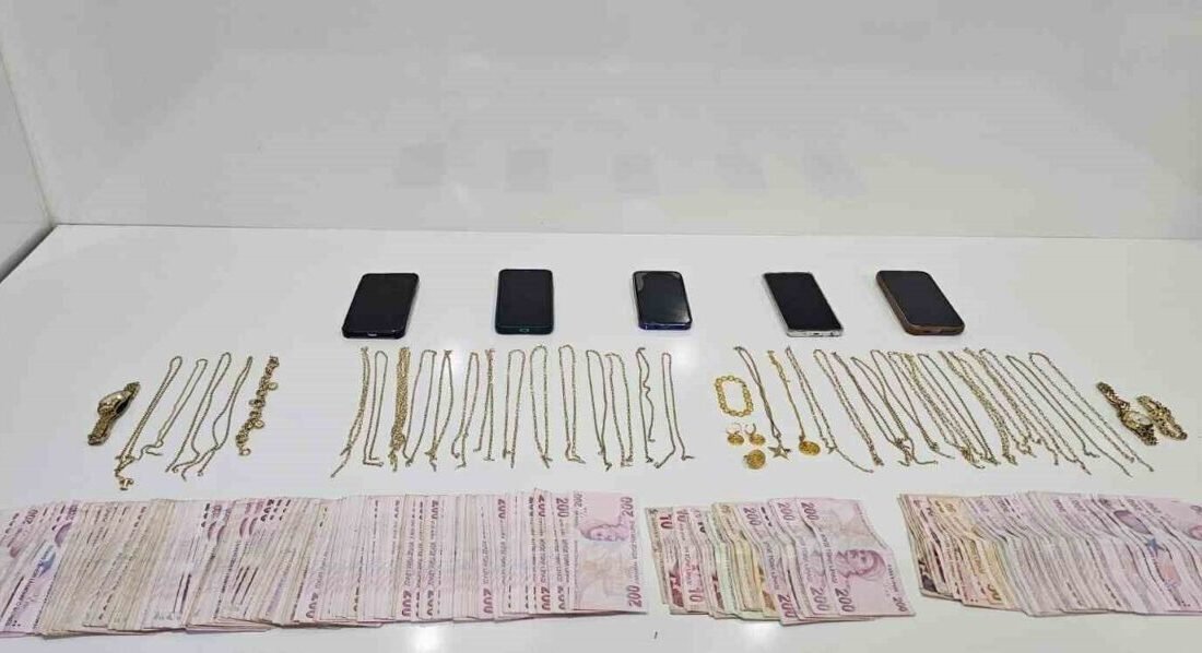 Mersin’de kuyumcuları dolandıran 3’ü kadın 4 şüpheli polis operasyonuyla yakalandı,
