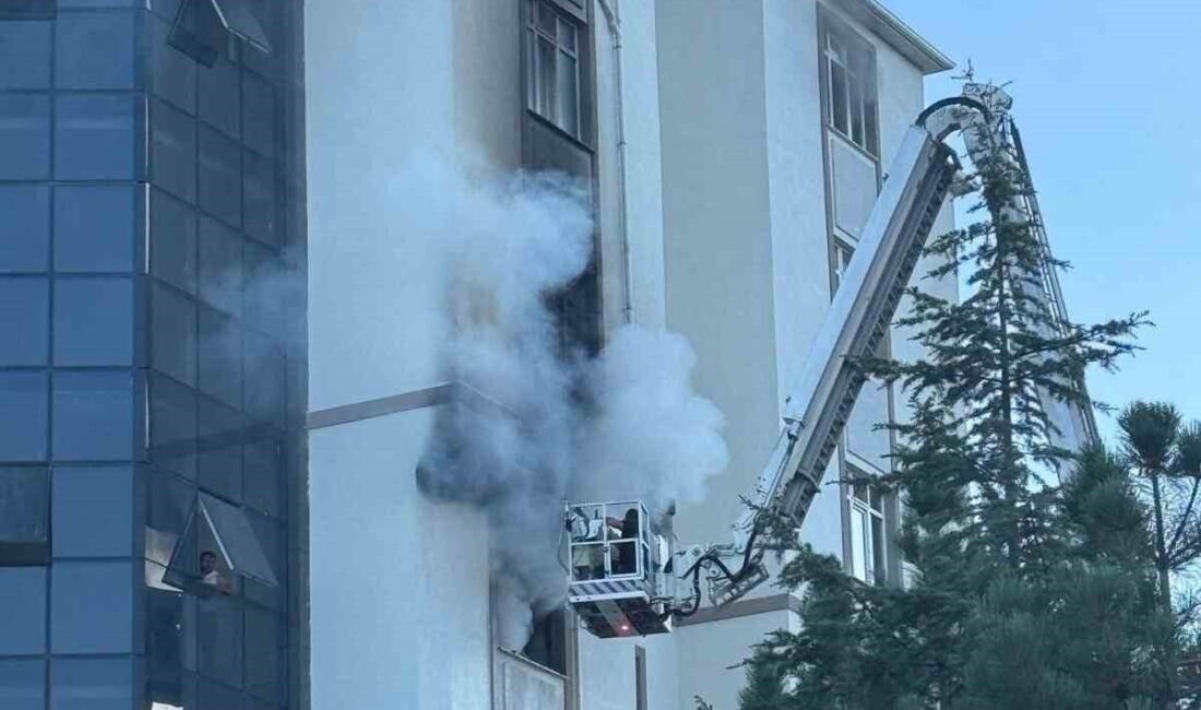 Kahramanmaraş’ın Elbistan ilçesinde bir özel öğrenci yurdunda çıkan yangın, itfaiye