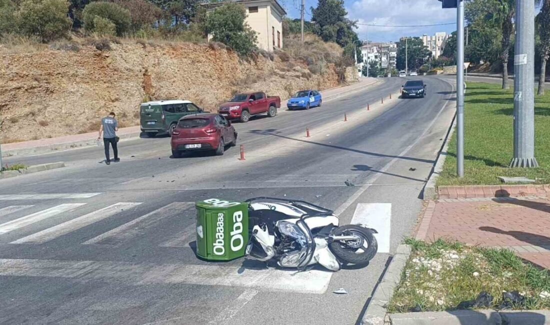 Antalya’nın Manavgat ilçesinde caddeye kontrolsüz çıkan otomobil ile motosikletin çarpışması