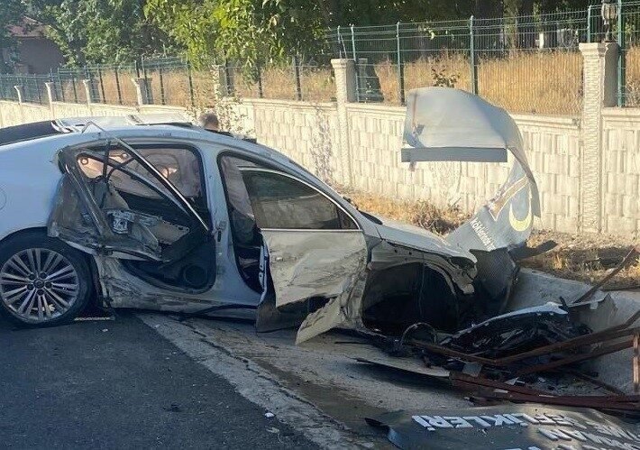 Kahramanmaraş’ta otomobille yakıt tankerinin çarpışması sonucu meydana gelen kazada 2