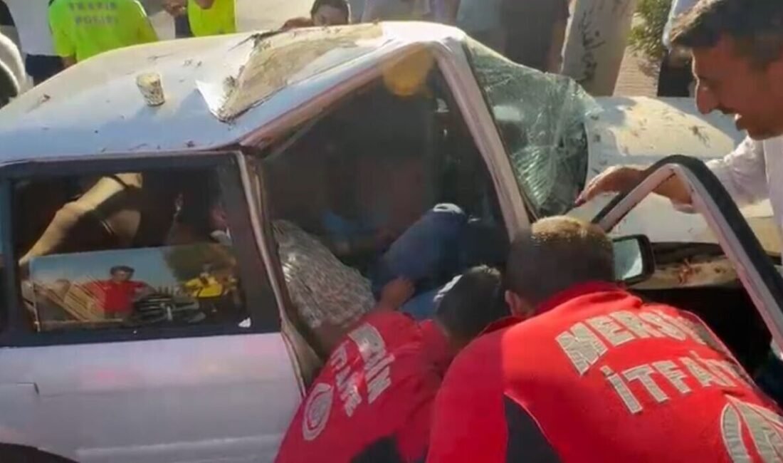 Mersin’de kaldırıma çıkıp ağaca çarpan otomobildeki 2 kişi yaralandı. Araçta