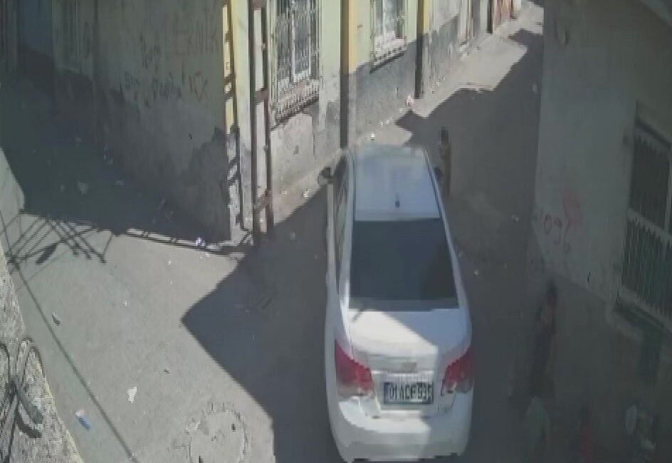 Adana’da otomobilin çarptığı 2 yaşındaki Cumali hayatını kaybetti, kaza anı