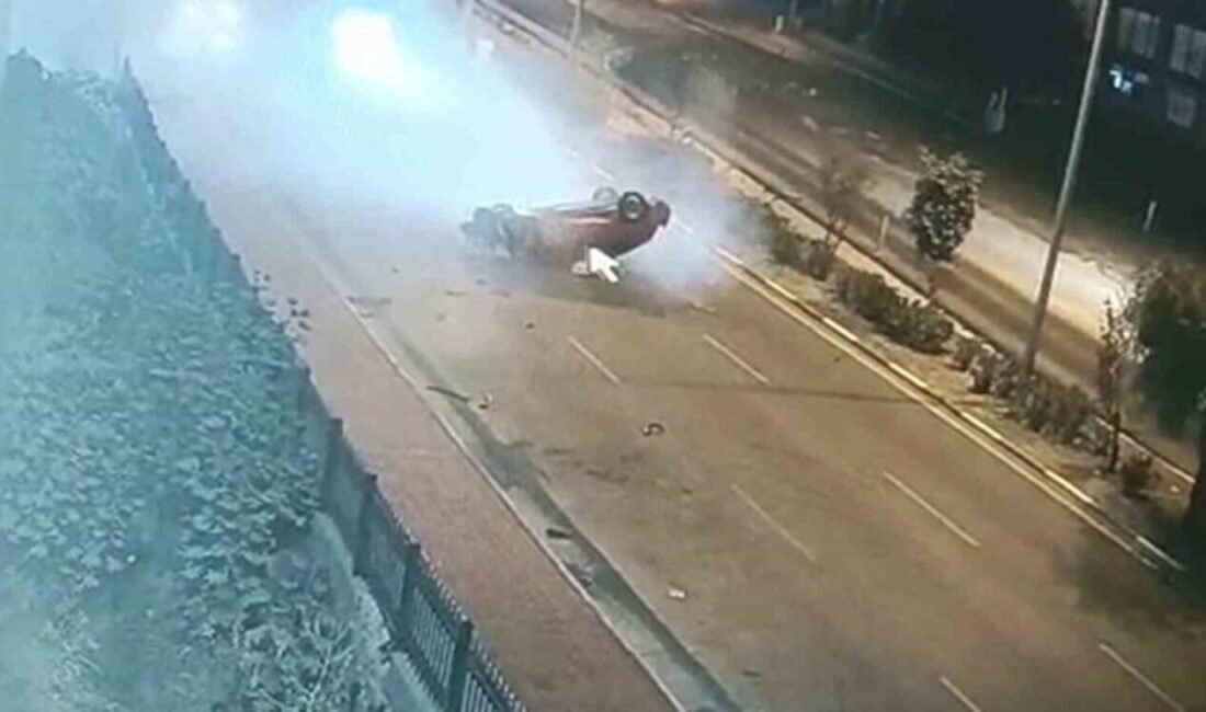 Hatay’da otomobilin kaldırımdaki yayalara çarpmasıyla 3 kişinin öldüğü, 3 kişinin