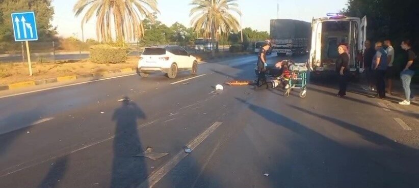 Antalya’nın Manavgat ilçesinde motosiklet ile hafif ticari aracın çarpışması sonucu