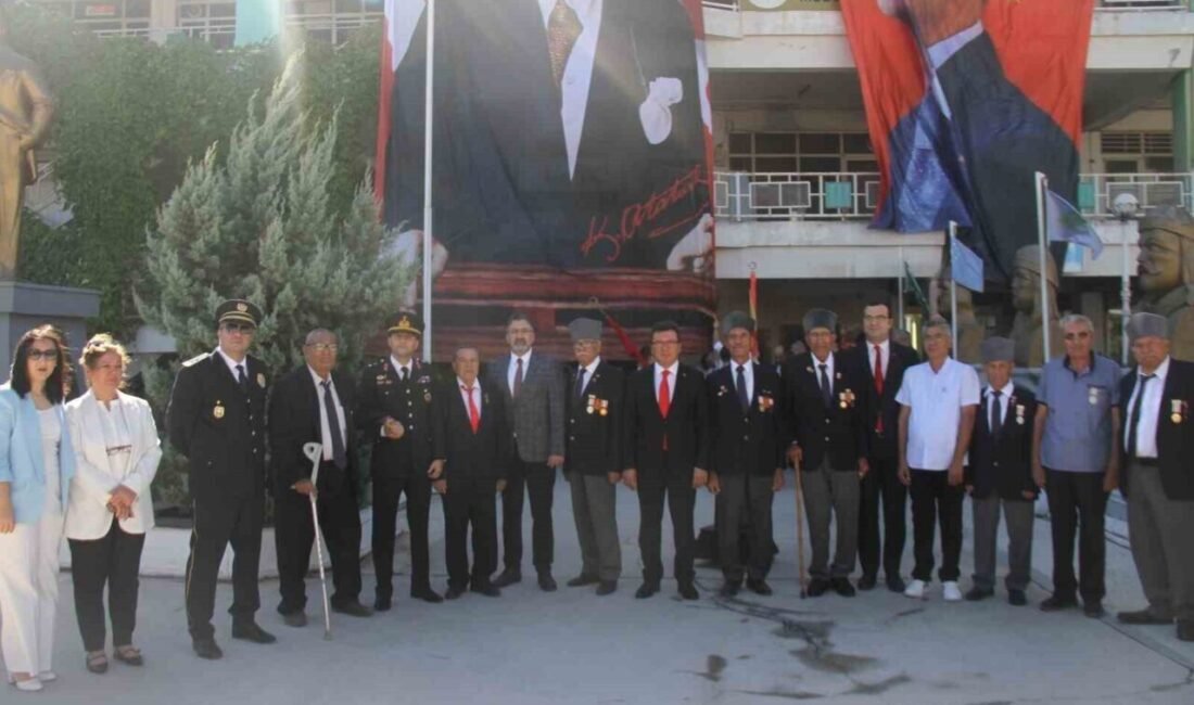 Antalya’nın Serik ilçesinde 19 Eylül Gaziler Günü nedeniyle tören düzenlendi.