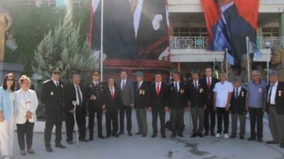 Antalya’nın Serik ilçesinde 19 Eylül Gaziler Günü nedeniyle tören düzenlendi.