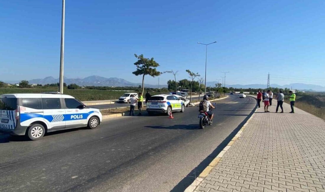 Antalya’nın Serik ilçesinde iki otomobilin çarpıştığı kazada 1 kişi yaralandı.