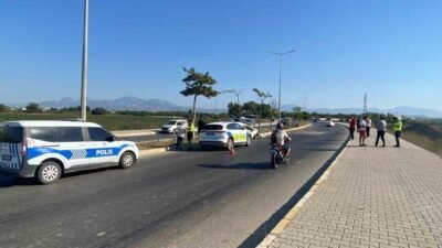 Antalya’nın Serik ilçesinde iki otomobilin çarpıştığı kazada 1 kişi yaralandı.