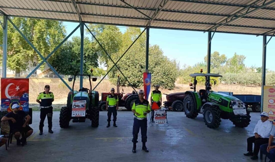Antalya’nın Serik ilçesinde jandarma ekipleri tarafından traktör ve tarım araçları
