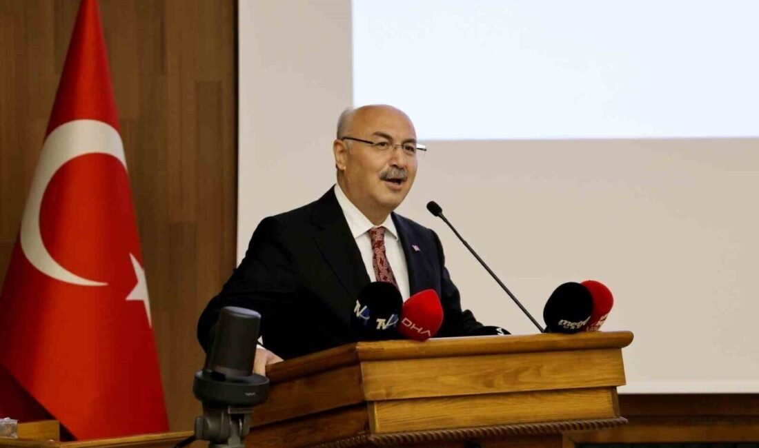 Adana’da gerçekleştirilen ’25. Isı Bilimi ve Tekniği Kongresi’nde konuşan Vali