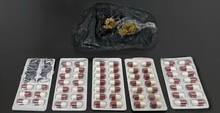 Isparta’da motosikletli polis timleri tarafından yapılan uygulamada 5,50 gram esrar