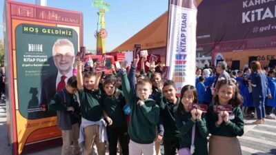 Kahramanmaraş Büyükşehir Belediyesinin düzenlediği 10. Uluslararası Kahramanmaraş Kitap Fuarını ilk