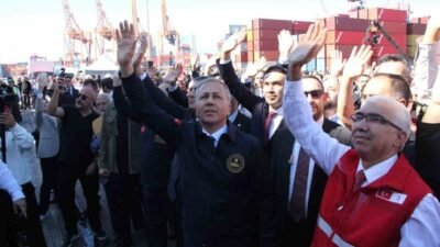 Mersin limanından ’17. İyilik Gemisi ’Akdeniz’i uğurlayan İçişleri Bakanı Ali