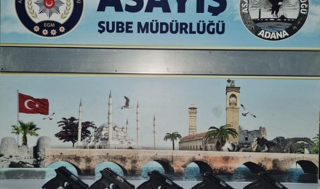 Adana’da polisin yaptığı aramada 5 ruhsatsız tabanca bulunduran şüpheli tutuklandı.