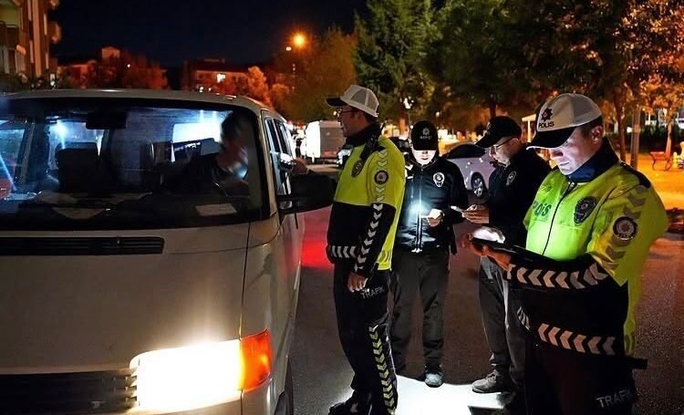 Isparta’da polis ekiplerince yapılan denetimlerde Isparta’da yapılan denetimlerde 500 şahıs