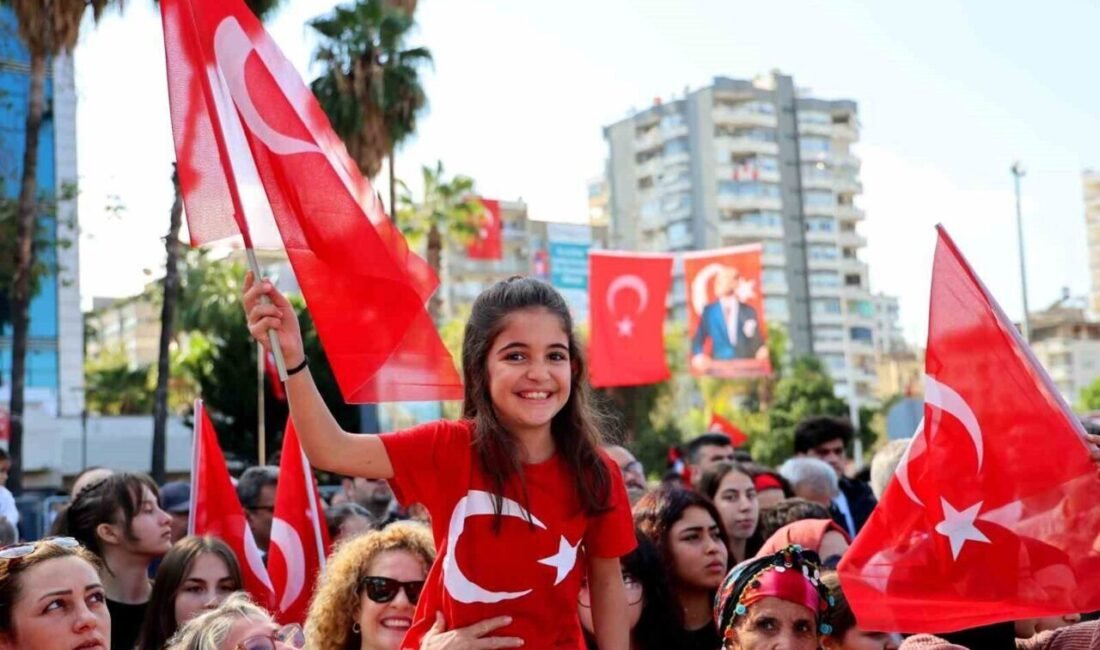 Adana’da 29 Ekim Cumhuriyet Bayramı coşkuyla kutlandı. Türkiye Cumhuriyeti’nin 102.