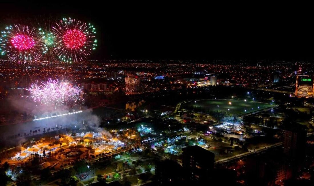 Adana’da Seyhan Nehri üzerinde 400 dron, lazer ve havai fişekler