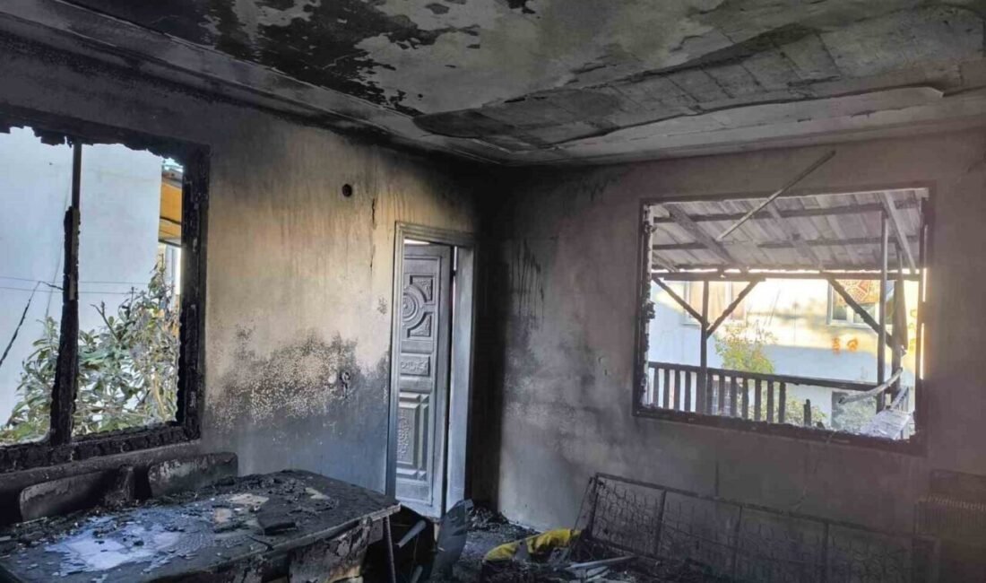 Adana’da yangın çıkan ev küle döndü Adana’da alevlere teslim olan müstakil ev tamamen kullanılamaz hale geldi.