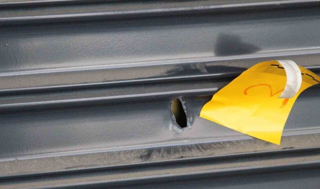 Adana’da bir tatlıcının iş yerini 2 defa kurşunlayan şüphelilerle ilgili