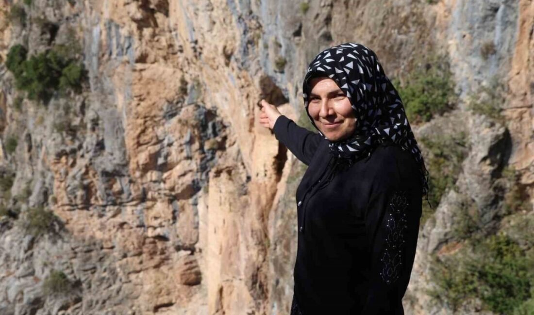Adana’nın Kozan ilçesinde, sarp kayalara inşa edilmiş mimarisiyle Sümela’yı andıran