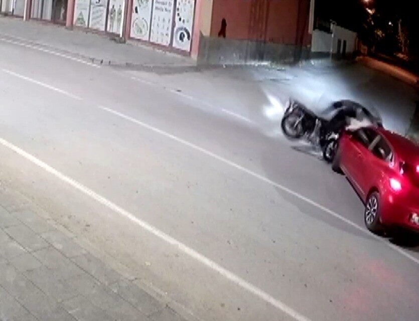 Kahramanmaraş’ın Afşin ilçesinde otomobil ile motosikletin çarpıştığı kazada 1 kişi
