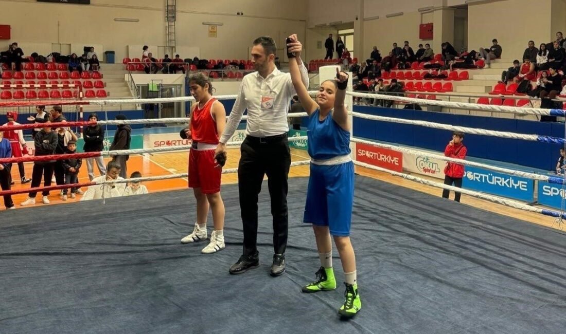 Akdeniz Belediye Spor’dan Kayseri’de şampiyonluk geçidi Kayseri’de düzenlenen 29 Ekim Cumhuriyet Kupası Boks Müsabakalarında Akdeniz Belediye