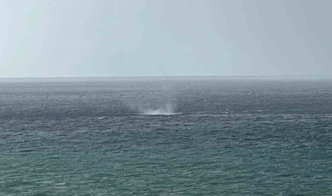 Antalya’nın Alanya ilçesi İncekum sahili açıklarında sabah saatlerinde oluşan hortum,