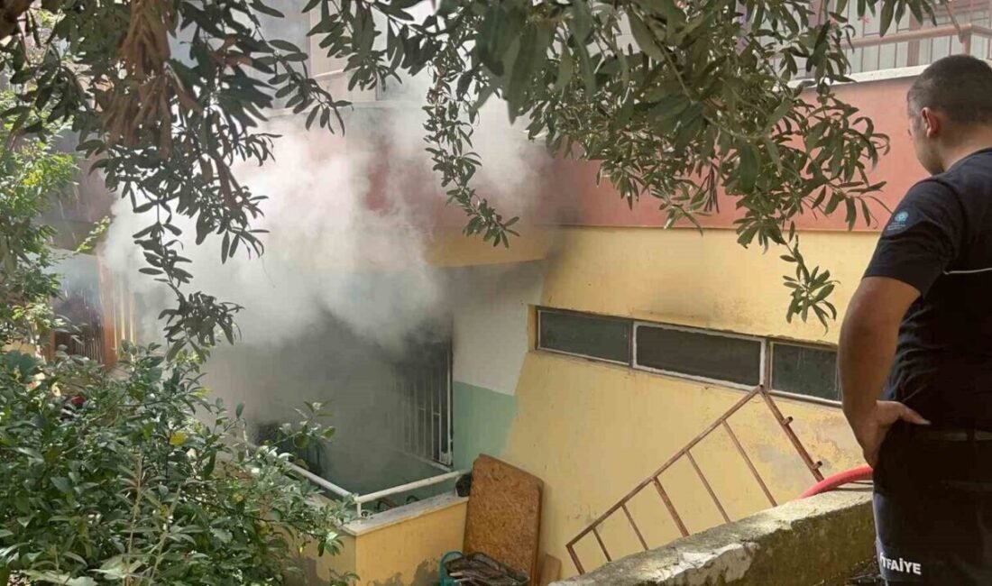 Antalya’nın Alanya ilçesinde 4 katlı binanın birinci katında çıkan yangın