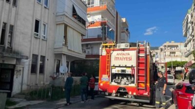 Antalya’nın Alanya ilçesinde bir evin banyosunda çıkan yangın büyümeden söndürüldü.