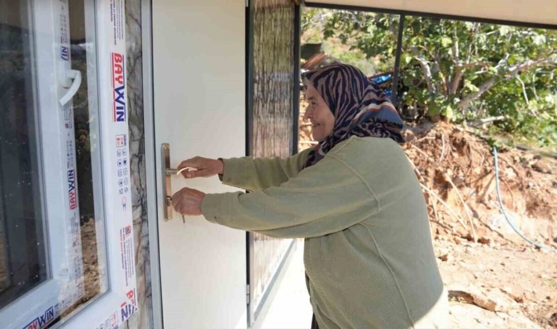 Alanya Belediyesi, hayırseverlerin de katkısıyla Yeşilöz Mahallesi’nde yaşayan ihtiyaç sahibi