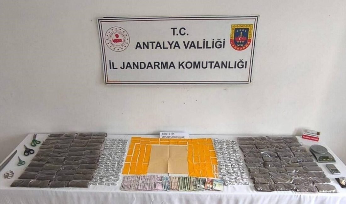 Antalya İl Jandarma Komutanlığı ekiplerince, uyuşturucu madde ticaretine yönelik yürütülen