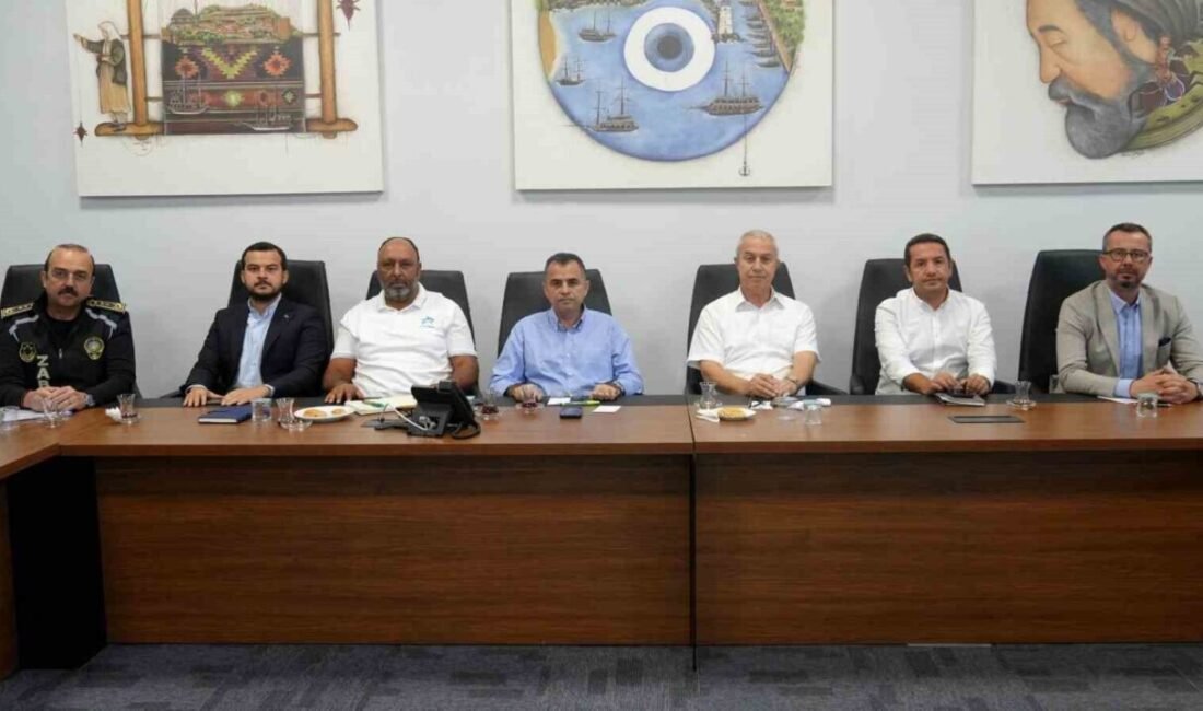 Alanya Belediyesi, kentin en işlek noktalarından biri olan Atatürk Caddesi’ni