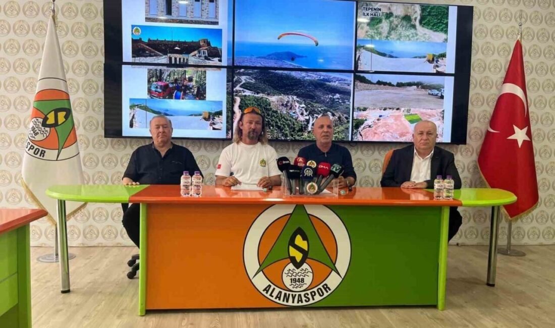 Corendon Alanyaspor yönetimi yamaç paraşütü ile ilgili sosyal medya da