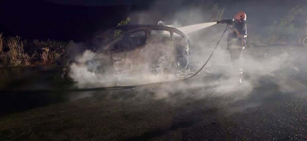 Hatay’da seyir halindeyken yanmaya başlayan, alevlere teslim olarak kullanılamaz hale