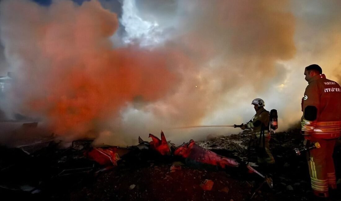 Hatay’da hurdalık alanda çıkan yangın büyümeden kontrol altına alındı. Yangın,