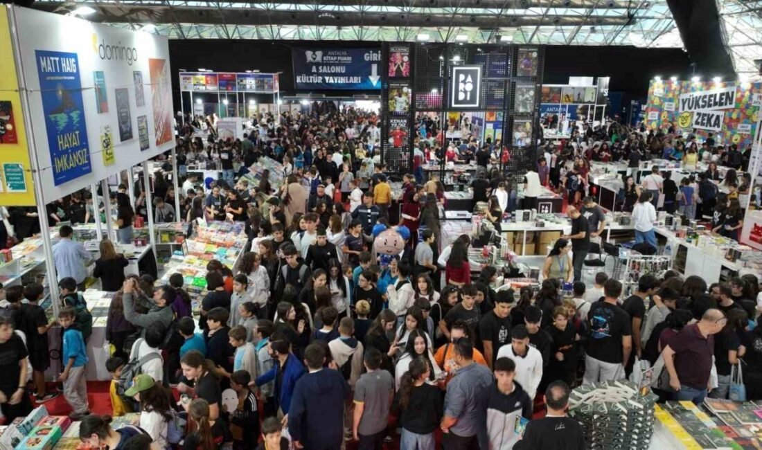 Antalya Büyükşehir Belediyesi ev sahipliğinde düzenlenen 15. Antalya Kitap Fuarı,