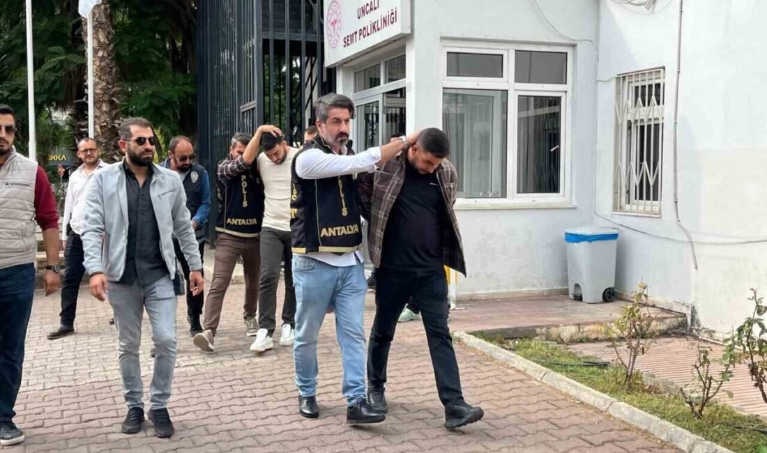 Antalya’nın Serik ilçesinde bir emlak ofisinde daha önceden aralarında husumet