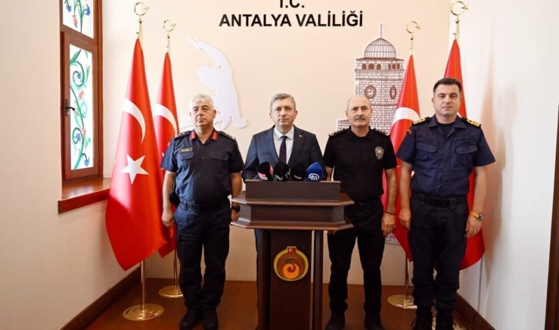 Eylül ayı İl Asayiş ve Güvenlik Toplantısı Antalya Valisi Hulusi