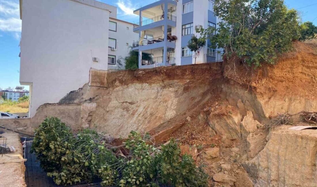 Antalya’nın Serik ilçesinde bir evin tahliye edilmesine neden olan inşaat