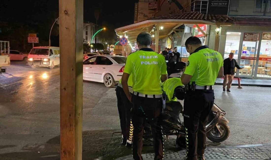 Antalya’nın Serik ilçesinde devrilen motosikletin sürücüsü ağır yaralandı. Kaza anı