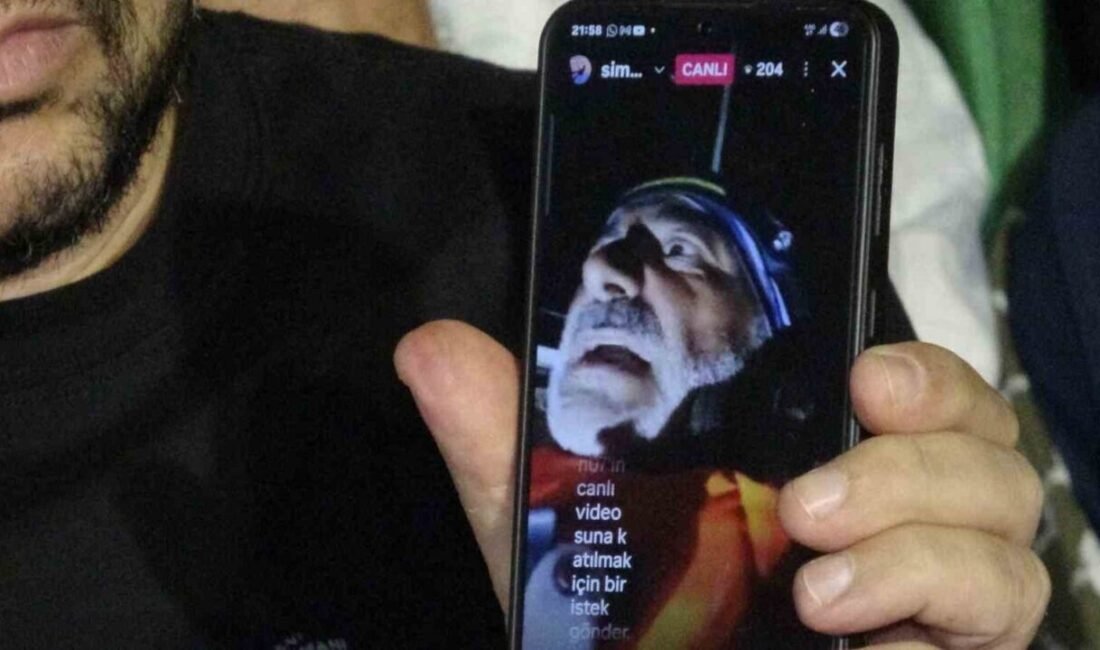 Antalya’da yüzlerce kişi İsrail donanması tarafından Gazze’ye yardım amacıyla yola